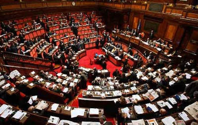 Parlamento un po&#039; più rosa: 35% di deputate e senatrici sono donne